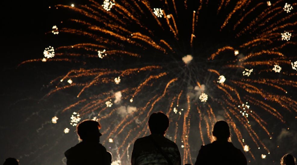 Nyårspaket guldkant - Nyårsmiddag, bubbel & övernattning.